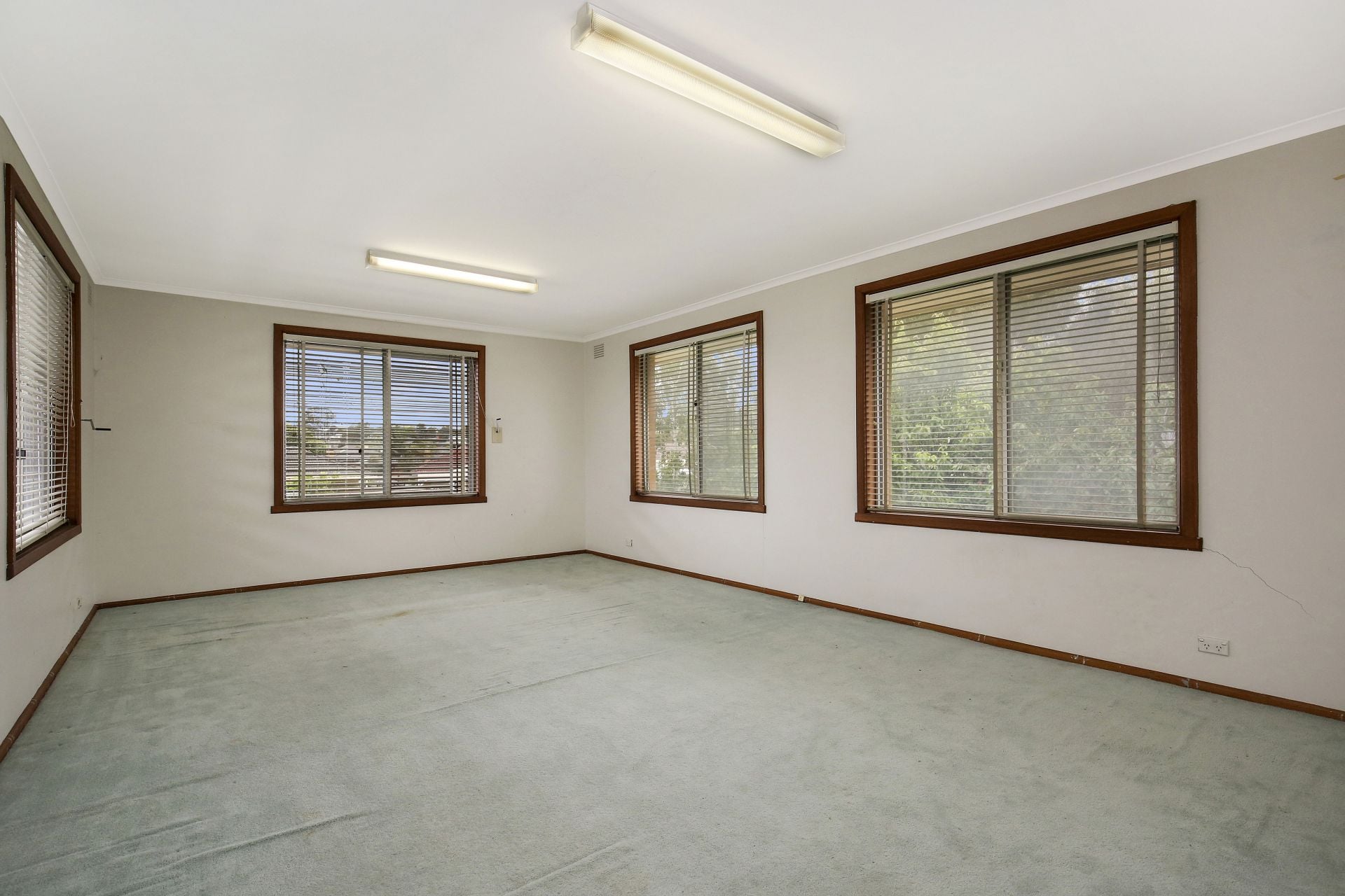 DOUBLE STOREY DELIGHT WITHIN WALKING DISTANCE TO LATROBE UNIVERSITY