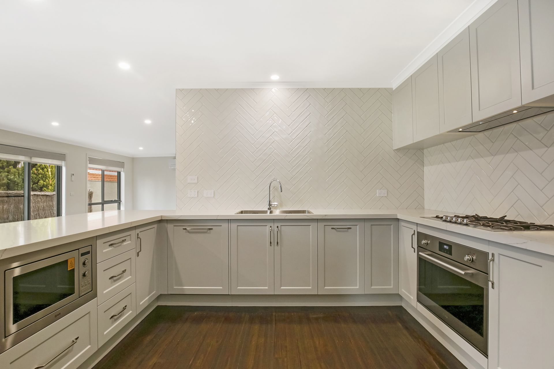 **APPLICATION APPROVED - 11/01/2022**Executive Family Luxury Living in Ivanhoe**