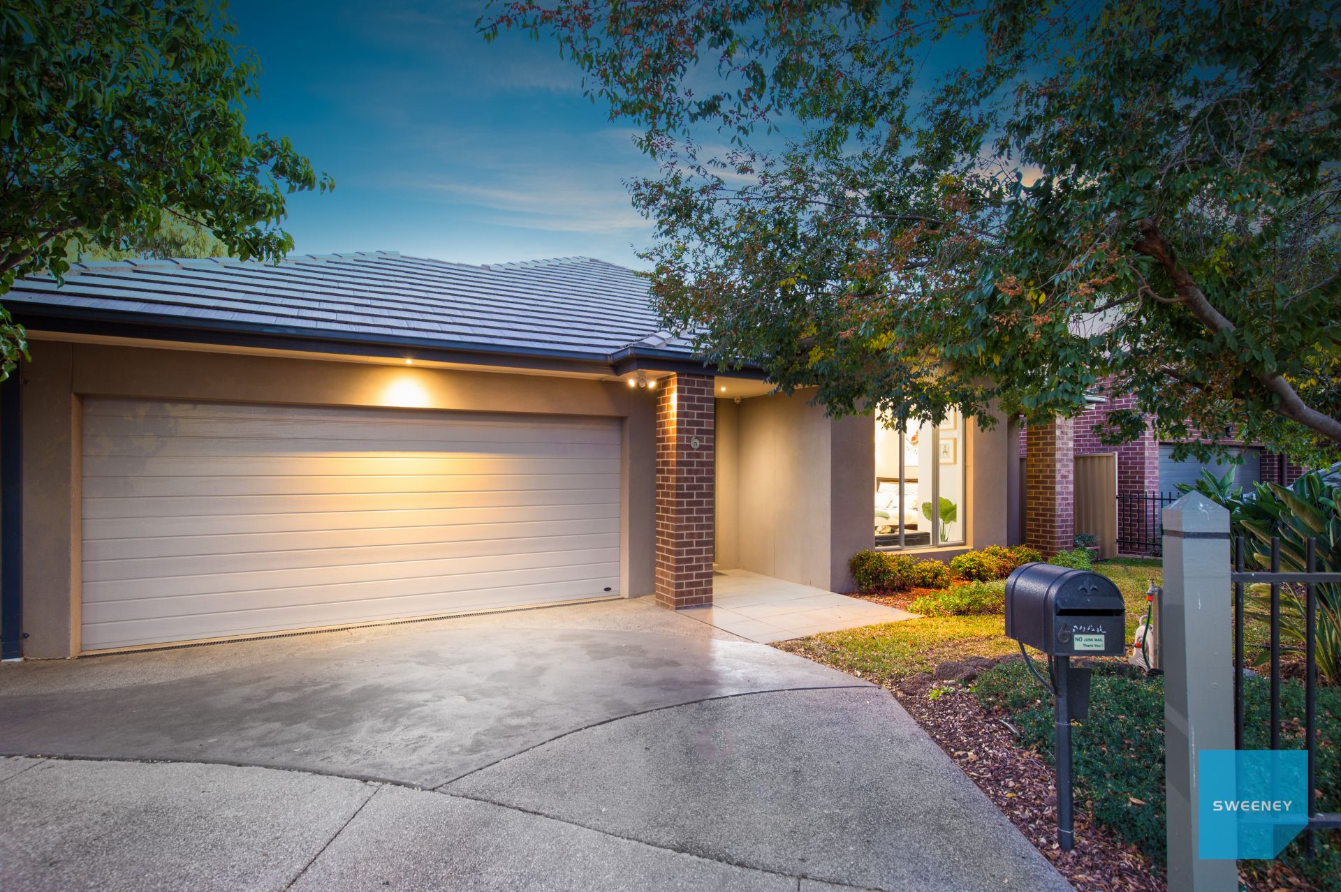 6 Surrey Place, Caroline Springs - Thumbnail 3