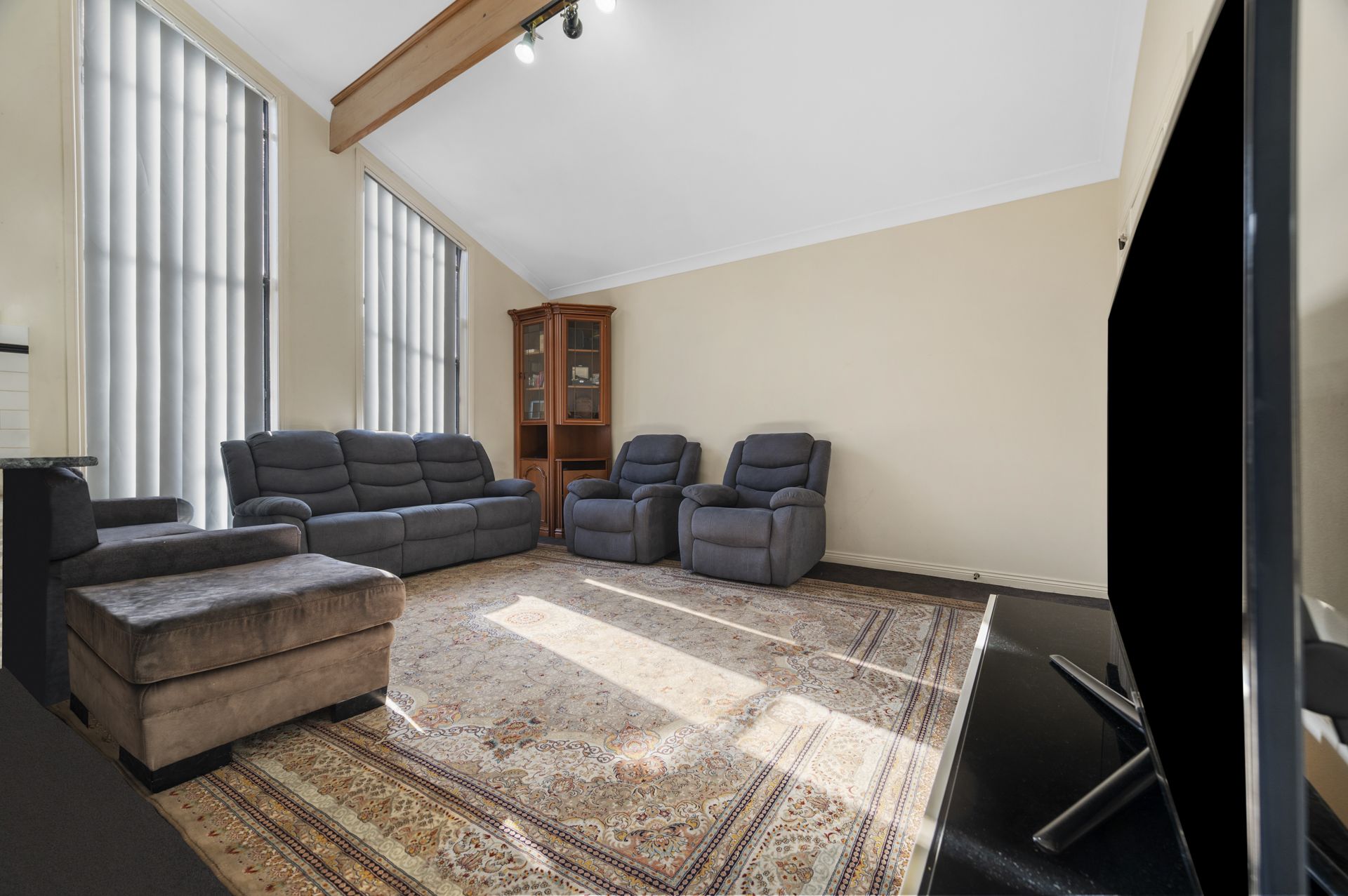 NO CORPORATE FEES -  3 BEDROOM UNIT/HOME