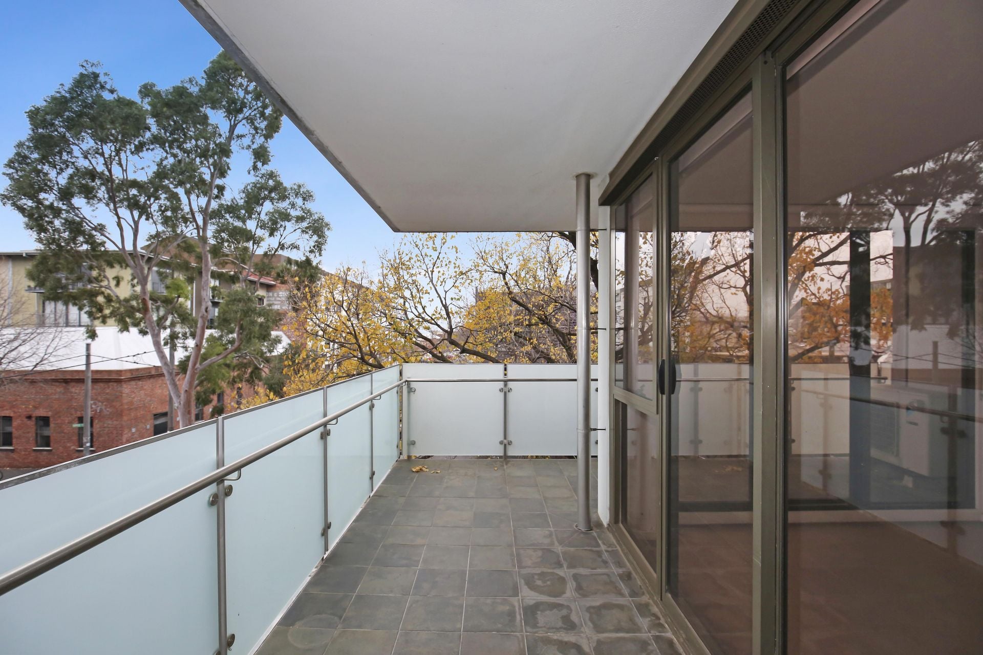 SUBURB LOCATION WITH STYLE!