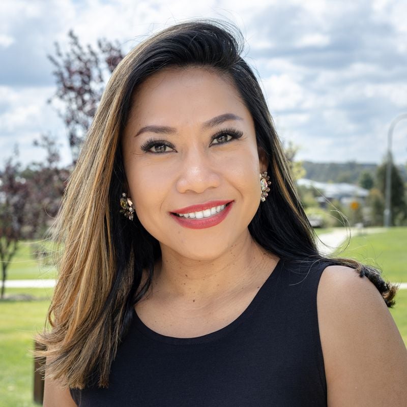 Fibriana Sukmanasari Real Estate Agent