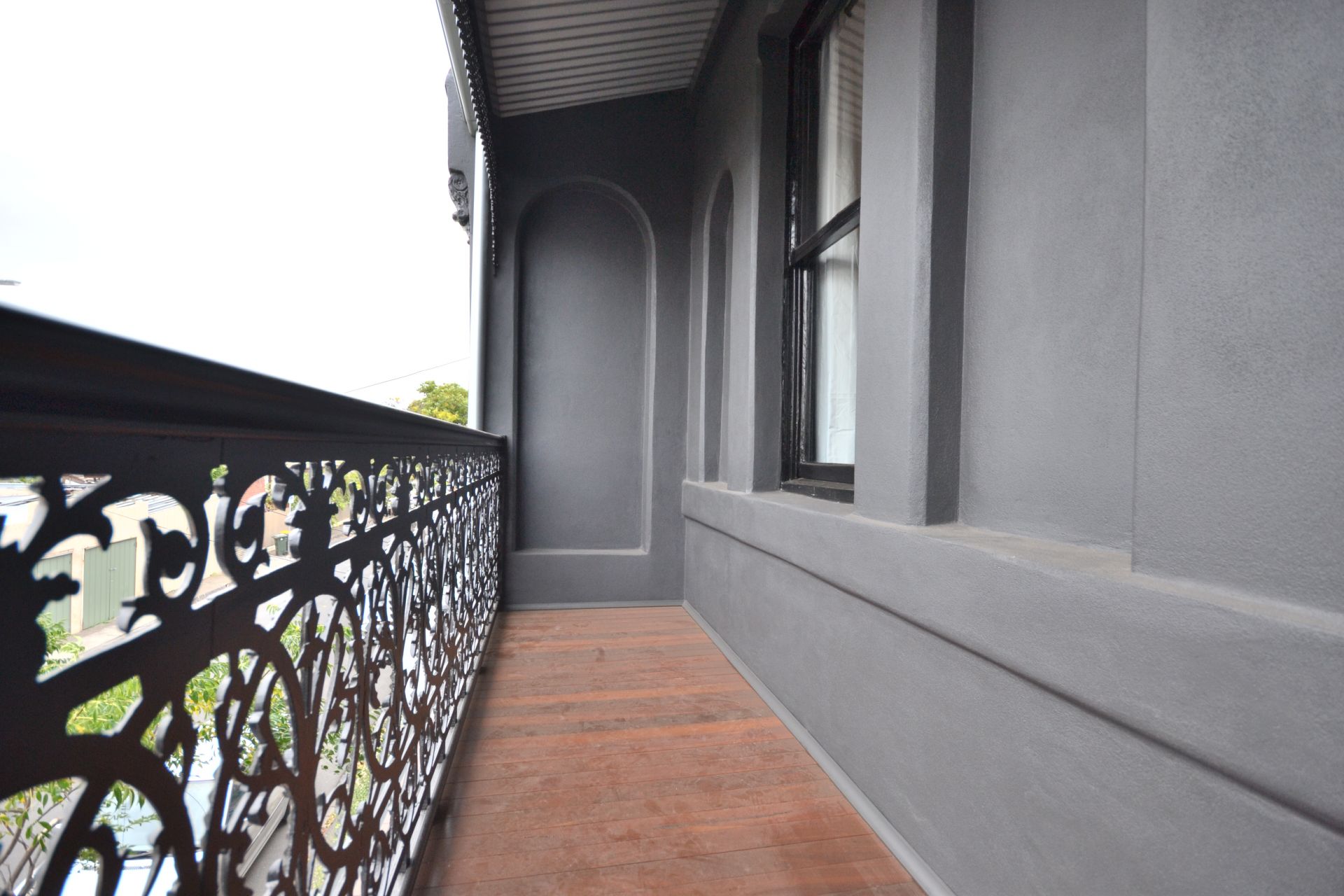 CAPTIVATING MODERN VICTORIAN WITH THE 