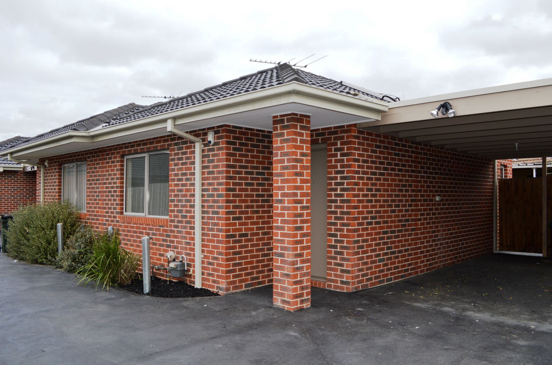LOW MAINTENANCE ONE BEDROOM UNIT IN QUIET LALOR LOCATION