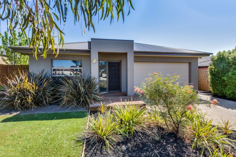6 Simmons Drive, Bacchus Marsh - Thumbnail 2