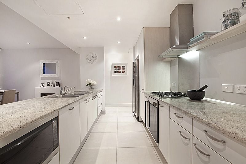 102/19 Queens Road, Melbourne - Thumbnail 4