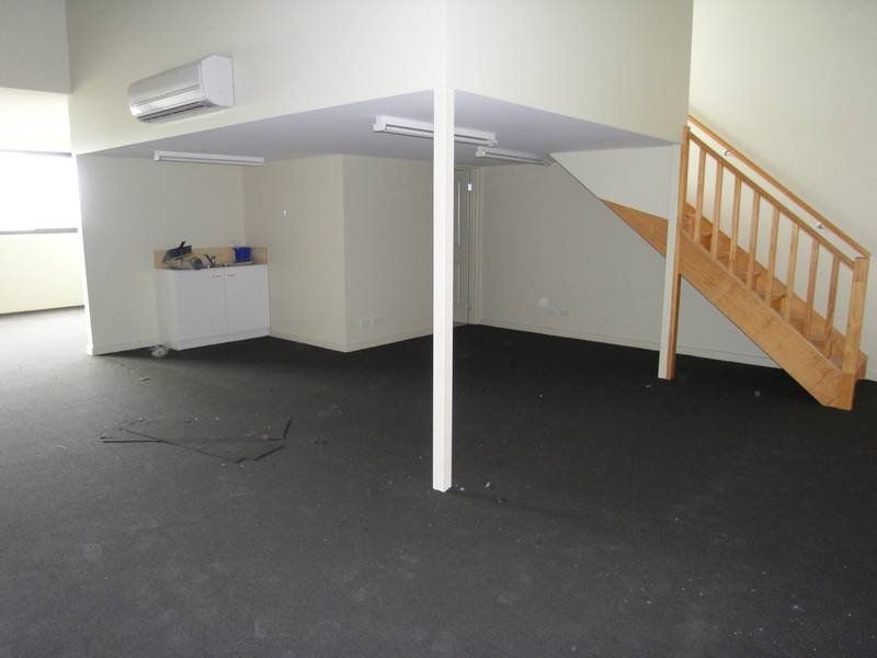 REFURBISHED OFFICE