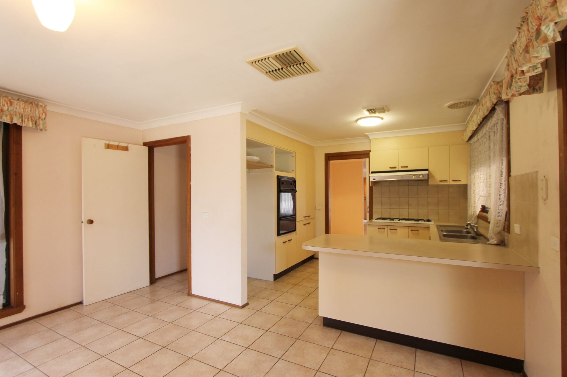 PERFECTLY LOCATED FAMILY HOME