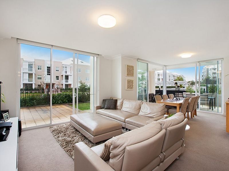 102/10 Peninsula Drive, BREAKFAST POINT