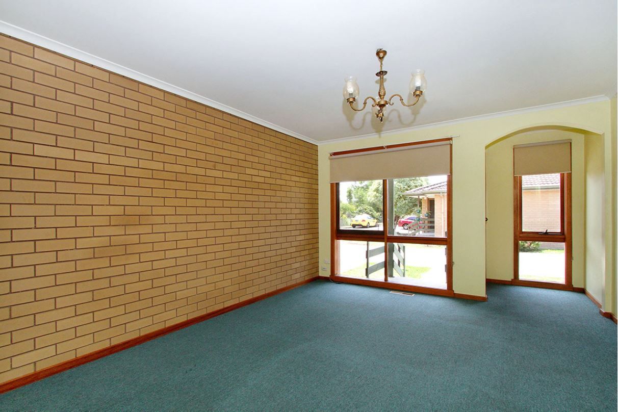 CLOSE TO THE LAKE AND PARK
