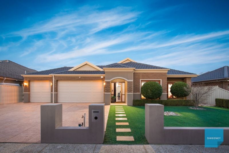 10 Glenmaggie Chase, Caroline Springs - Thumbnail 2