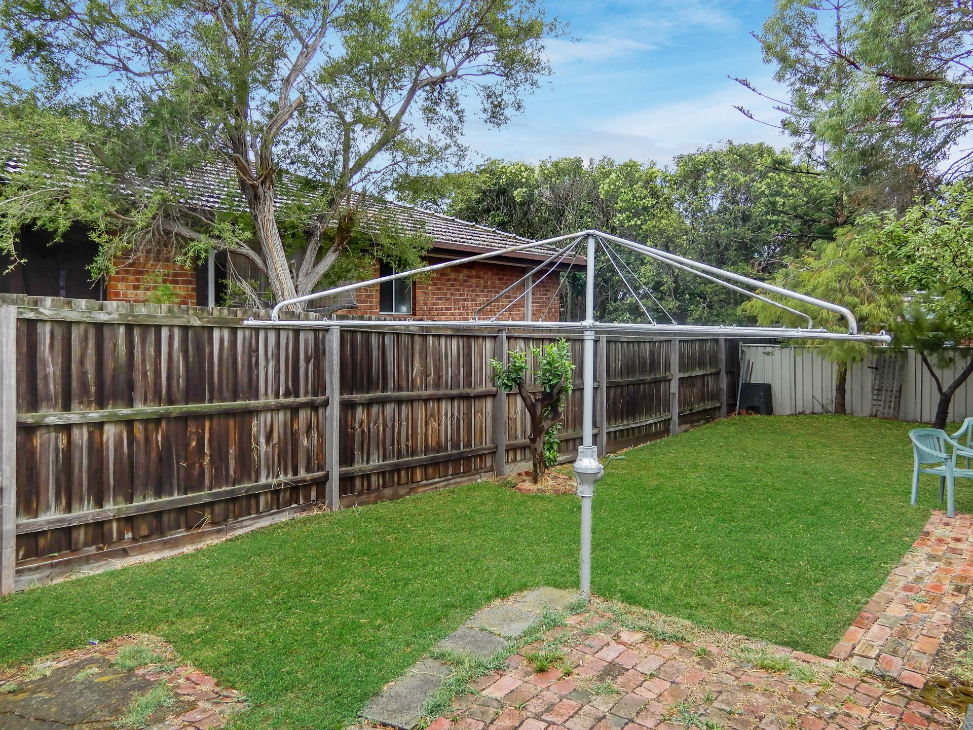 Leafy Haven in Perfect Location!