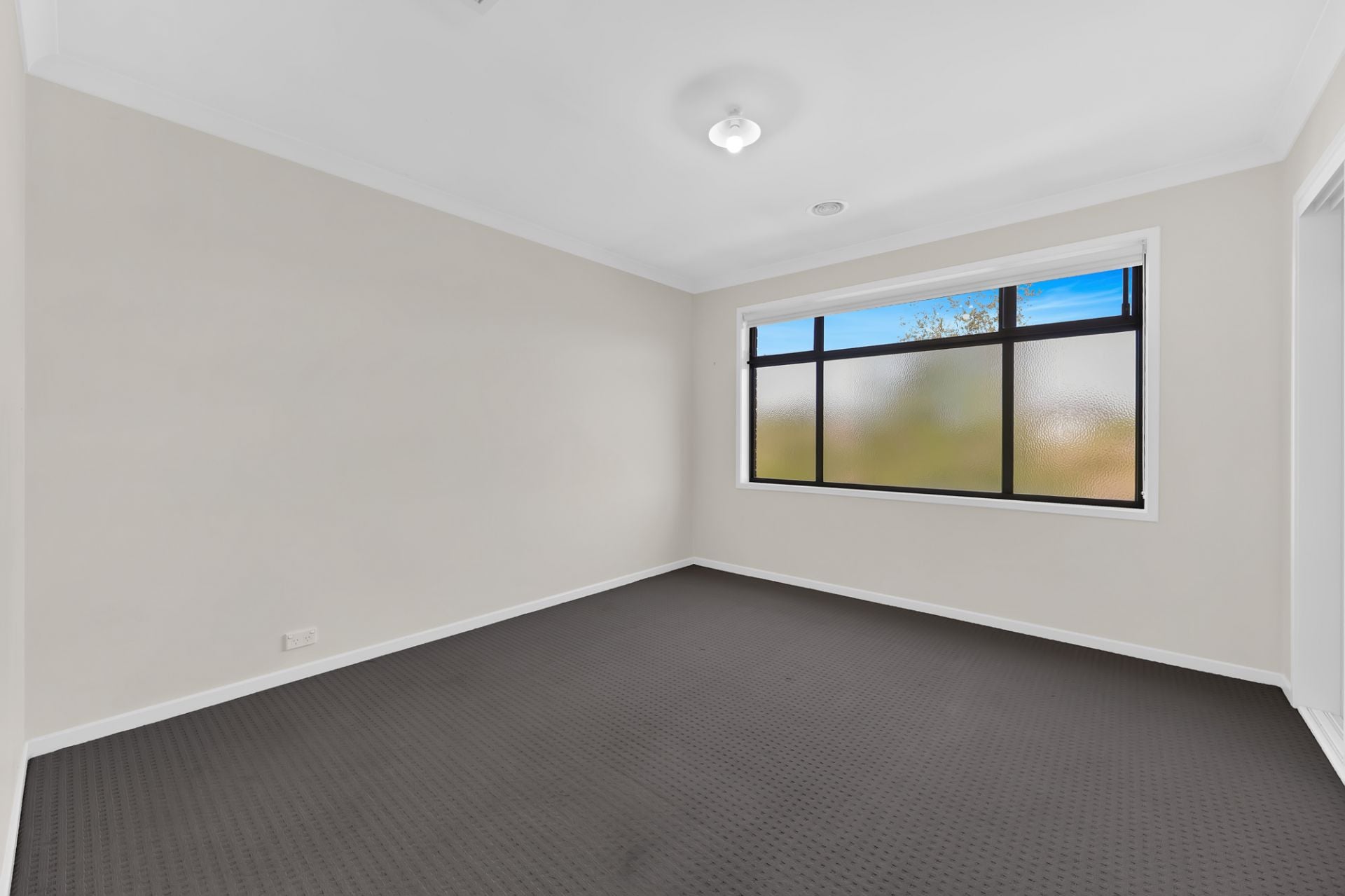 GREAT LOCATION - GREAT TOWN HOUSE!