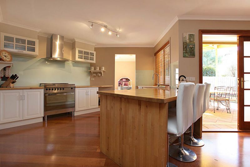 16 Seaside Close, Seabrook - Thumbnail 3