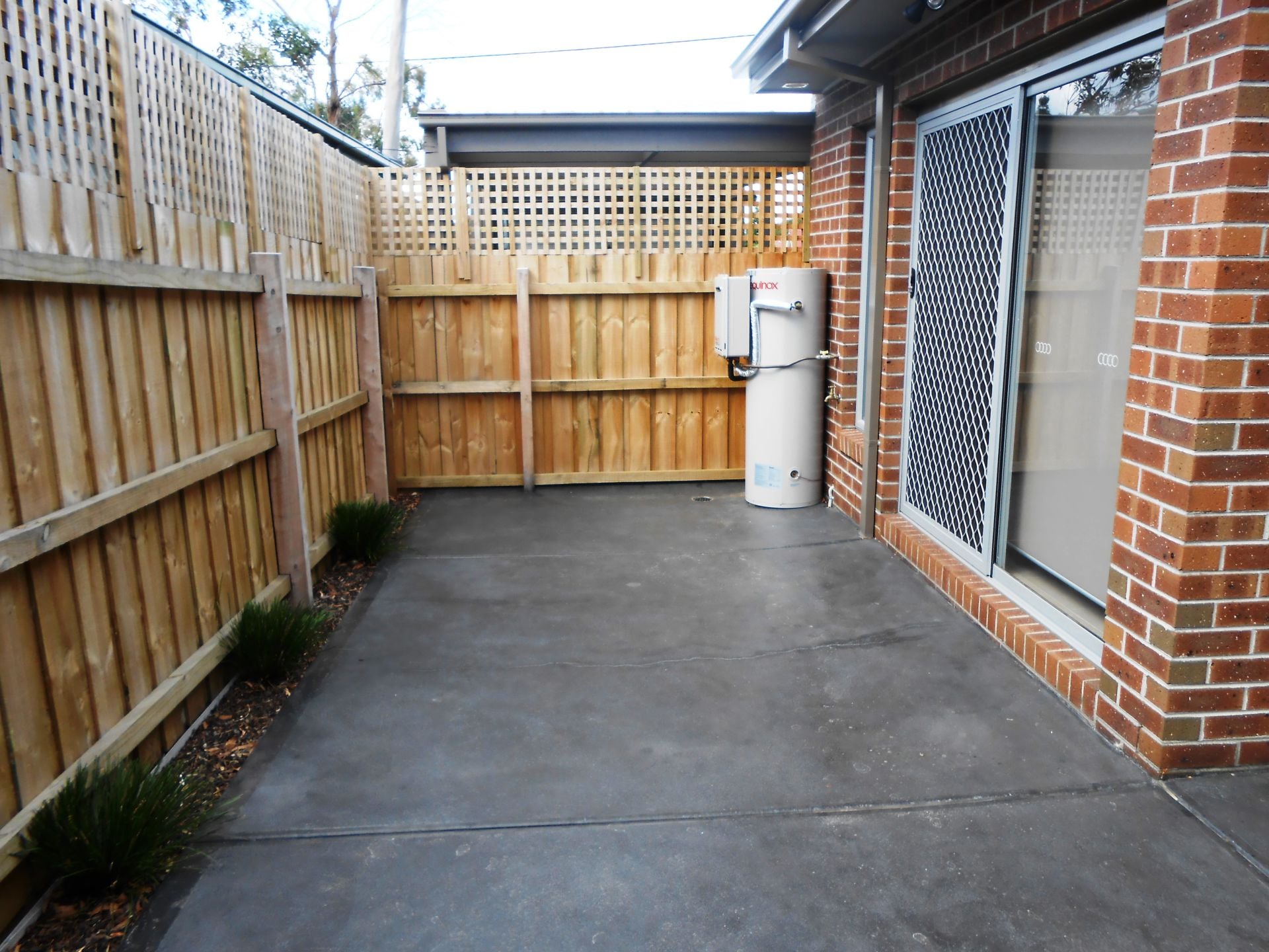 CHIC UNIT IN PRIME LOCATION