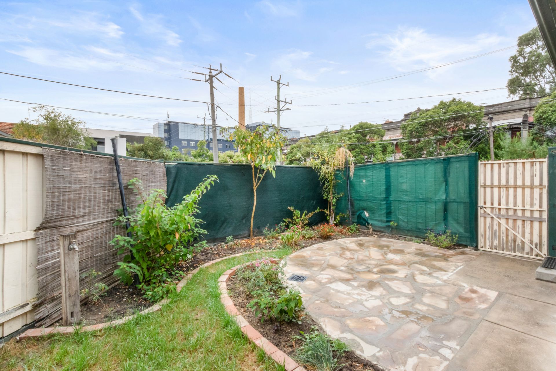 Super Spacious & Conveniently Position Family Home!!