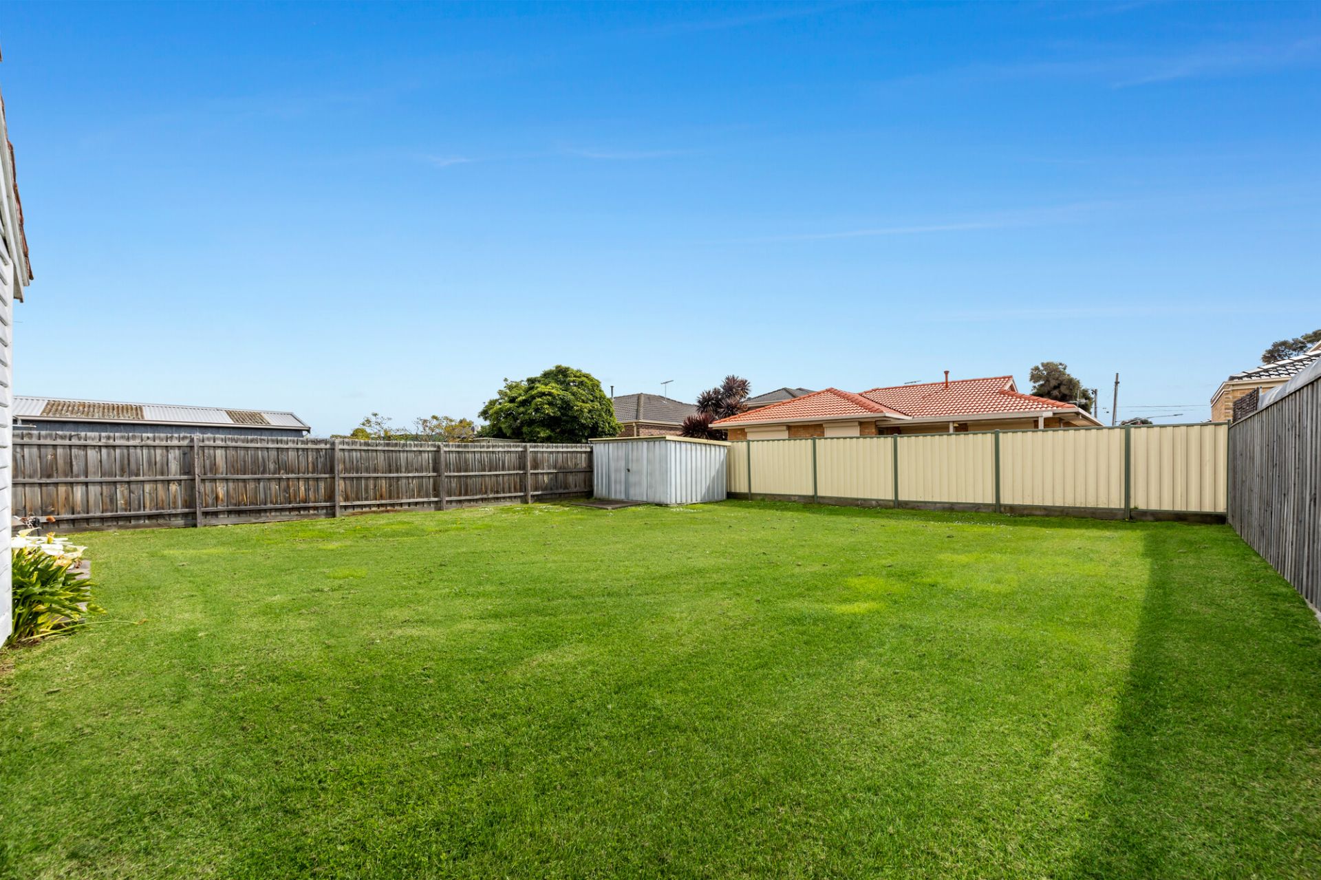DEVELOP OR RENOVATE (land size 674m2)