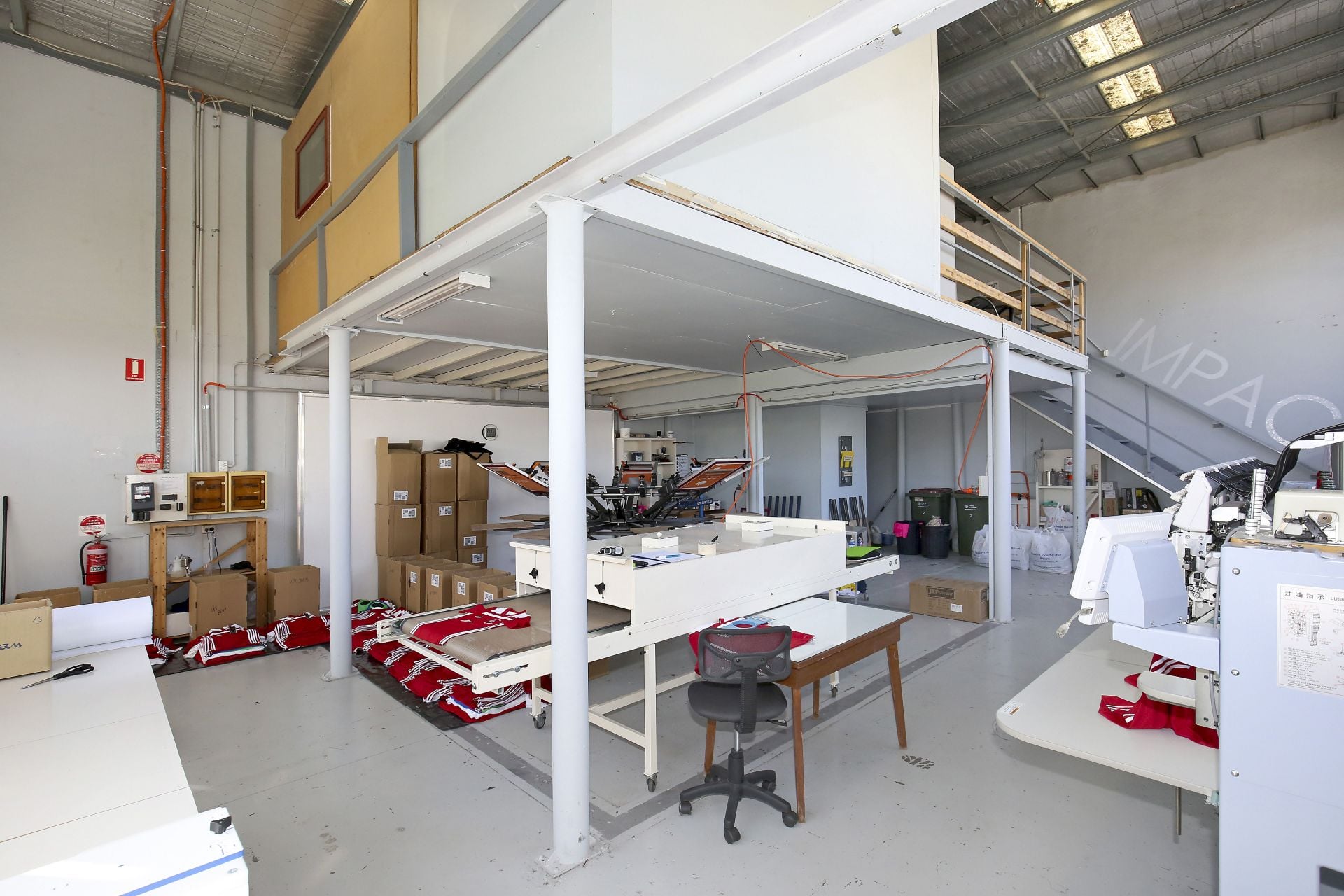 GREAT INDUSTRIAL INVESTMENT - SUPERBLY POSITIONED STORAGE UNIT WITH MEZZANINE OFFICE IN SOUGHT AFTER  INDUSTRIAL POCKET OFF SETTLEMENT ROAD