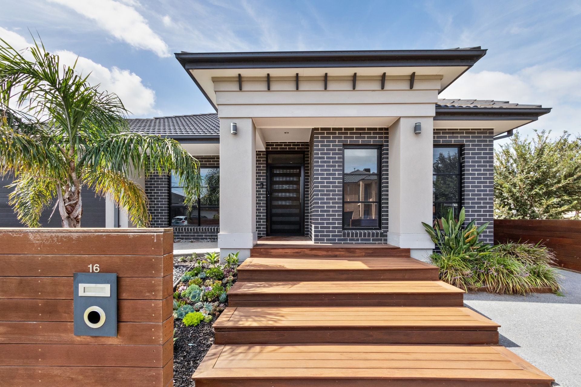WHEN SIZE, STYLE & LOCATION REALLY MATTER & FULLY FURNISHED