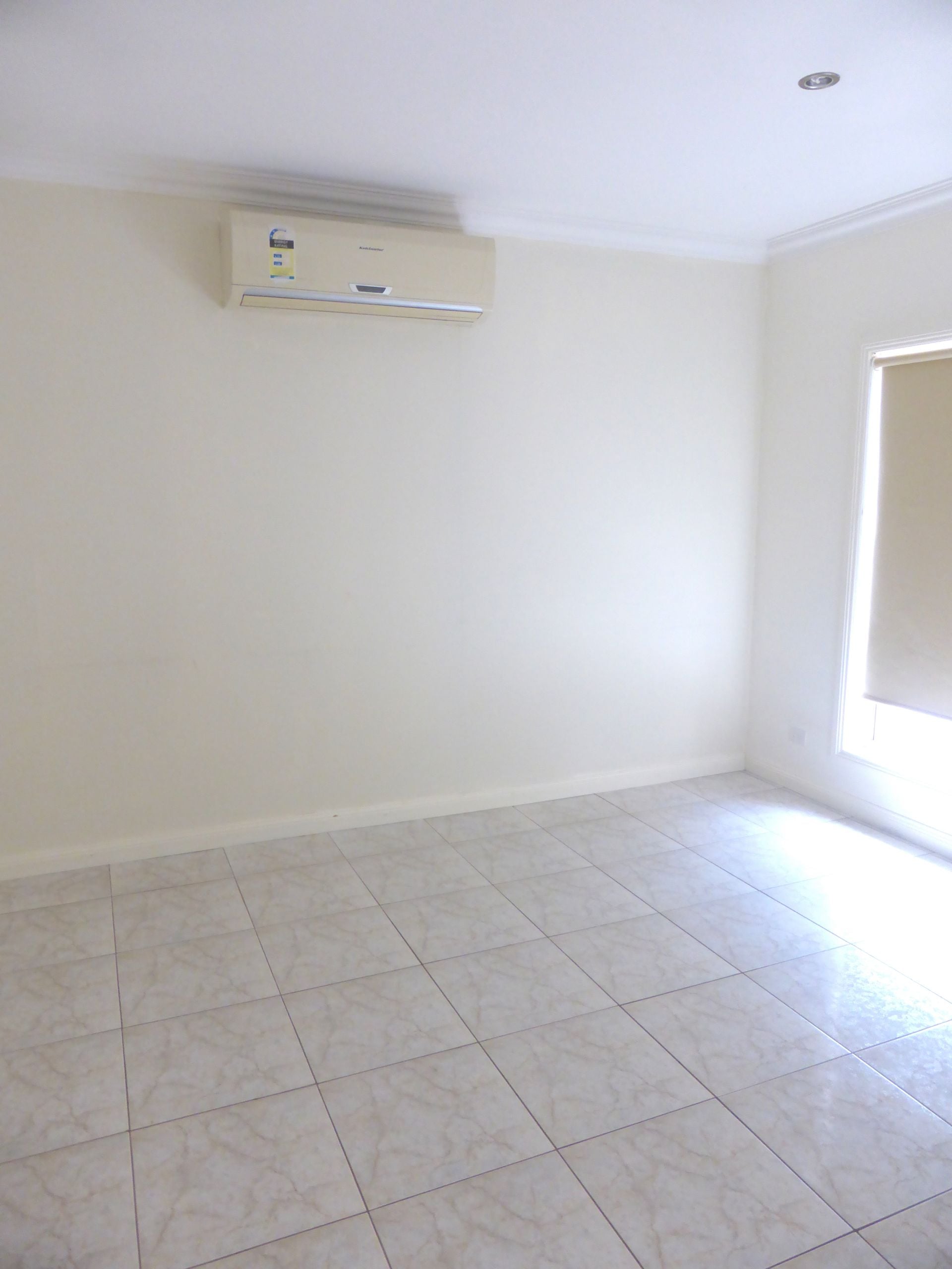 Immaculate Three Bedroom Unit For Filling All Your Desires!