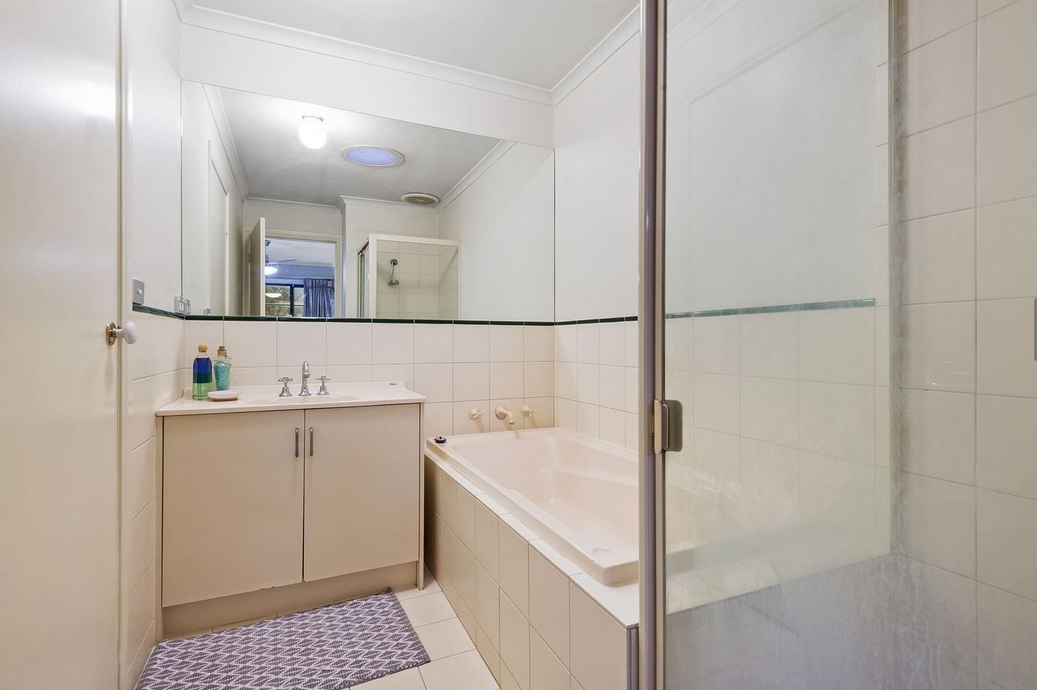 IDEAL LIVING, LOCATION & LIFESTYLE