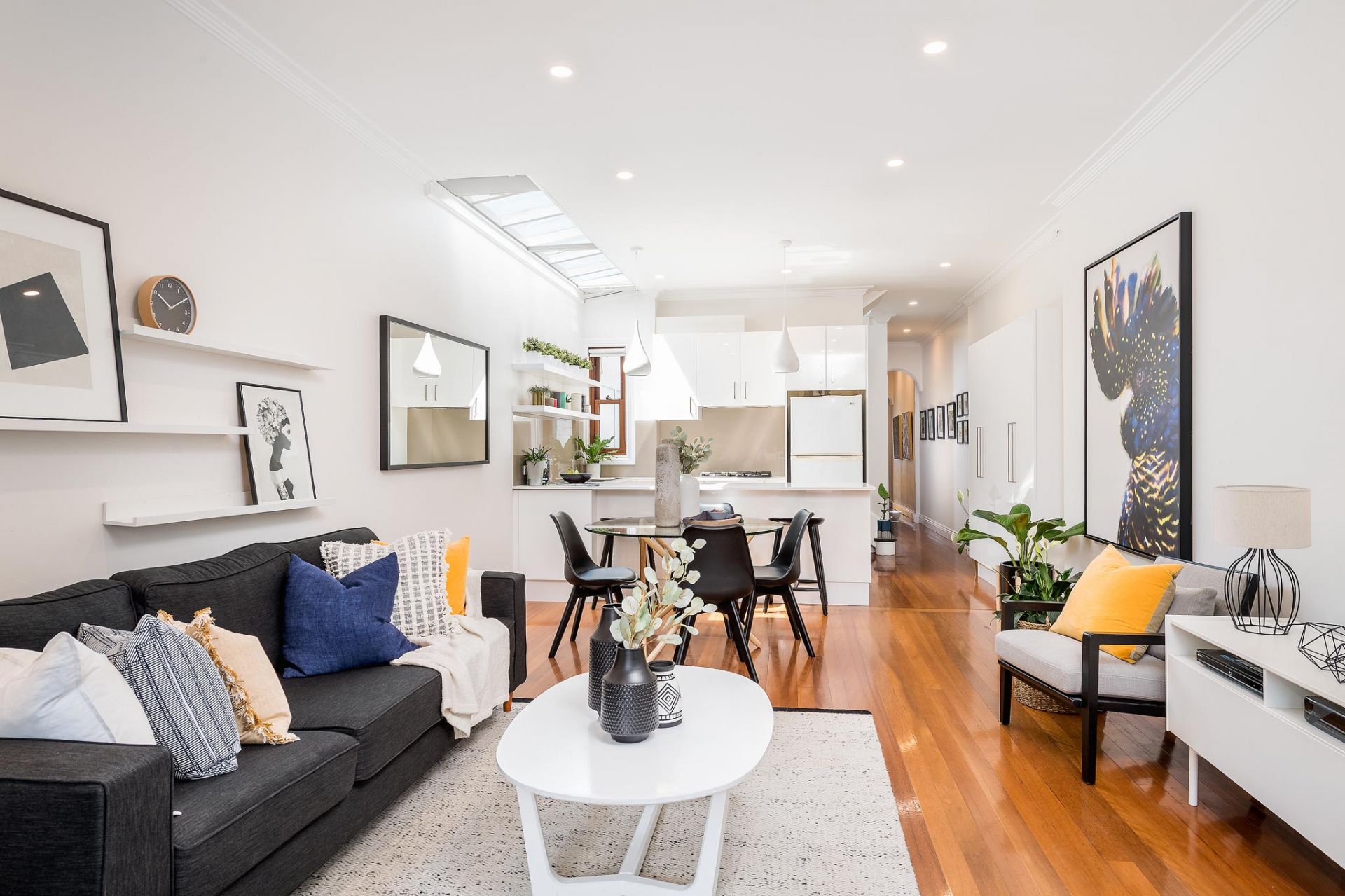 Easycare Entertainer with Light, Style and Quality