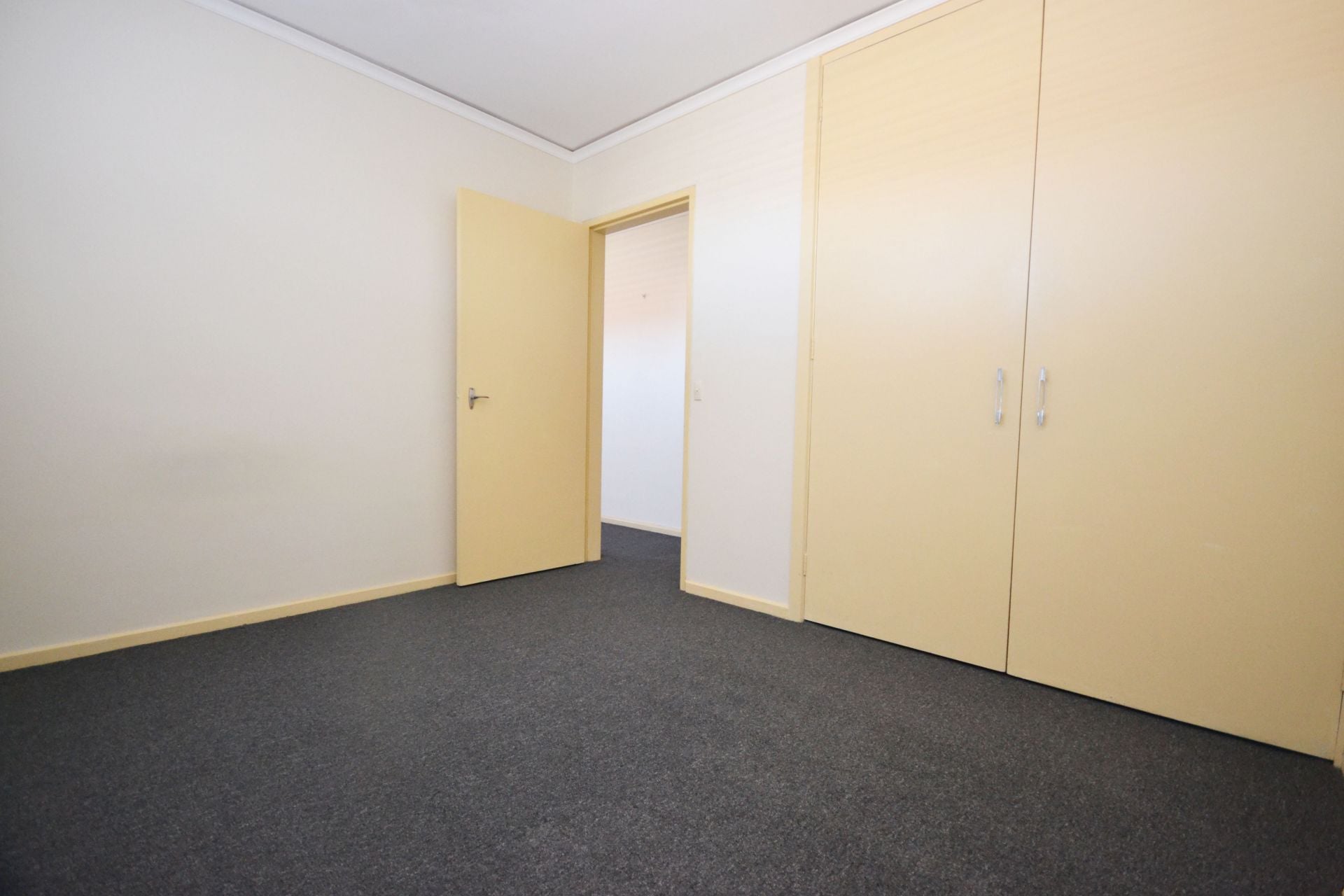 FABULOUS LOCATION & PRICED TO PLEASE