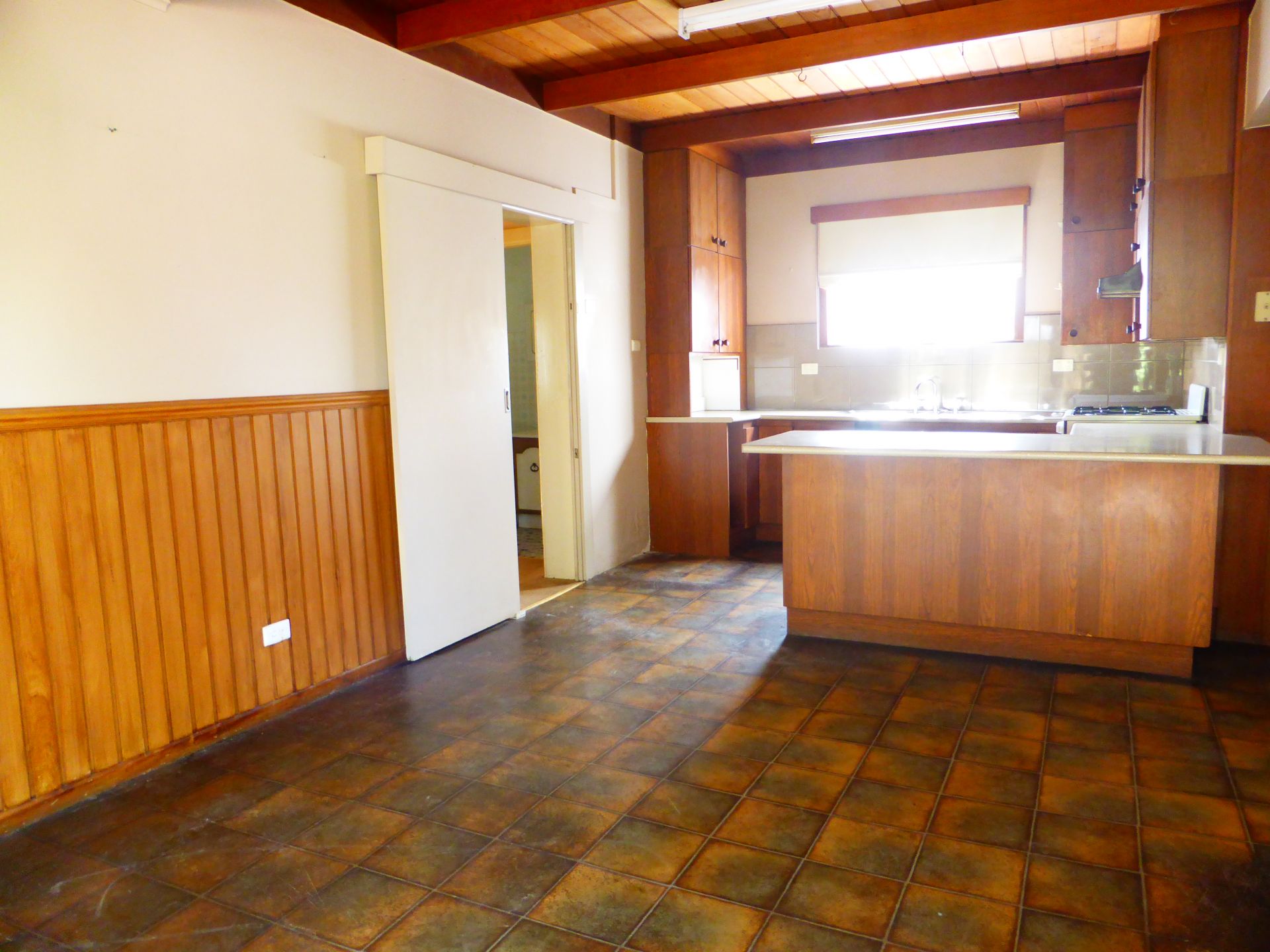 Perfectly hidden, Perfectly Cosy

*6 Month Lease with possible Extension*