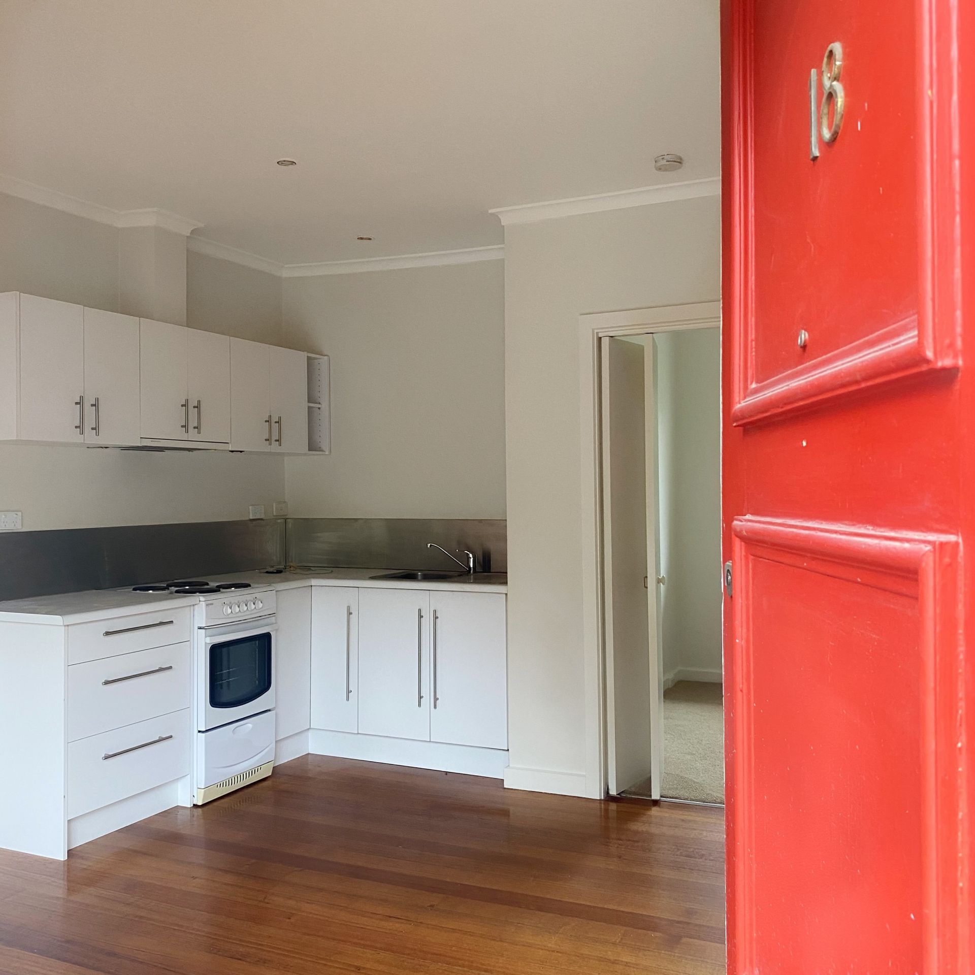 Bright 1 Bedroom - Quiet Block