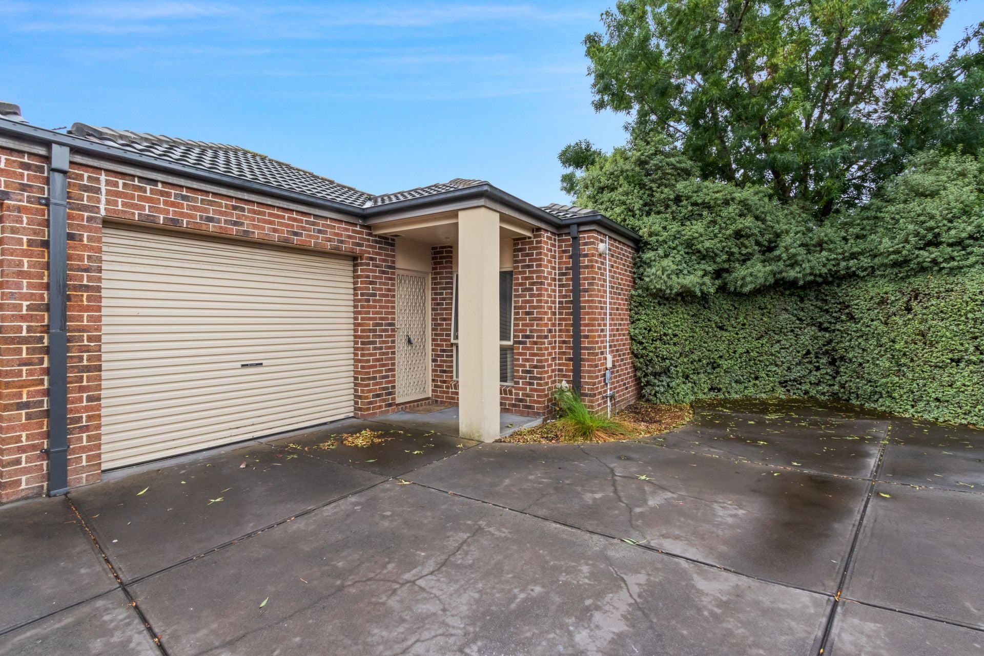 Modern 2 Bedroom Unit!