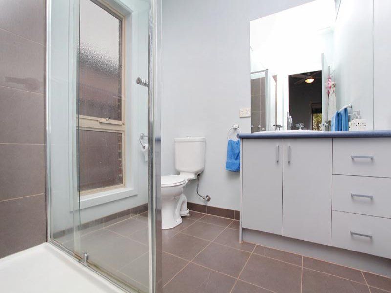 10 Duneira Grove, Caroline Springs - Thumbnail 7