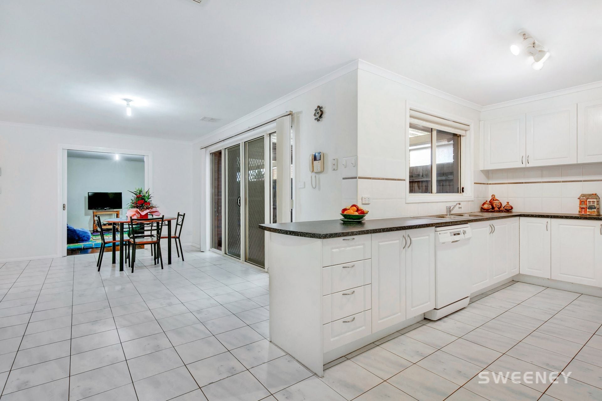 ALTONA MEADOWS, Altona Meadows - Thumbnail 4
