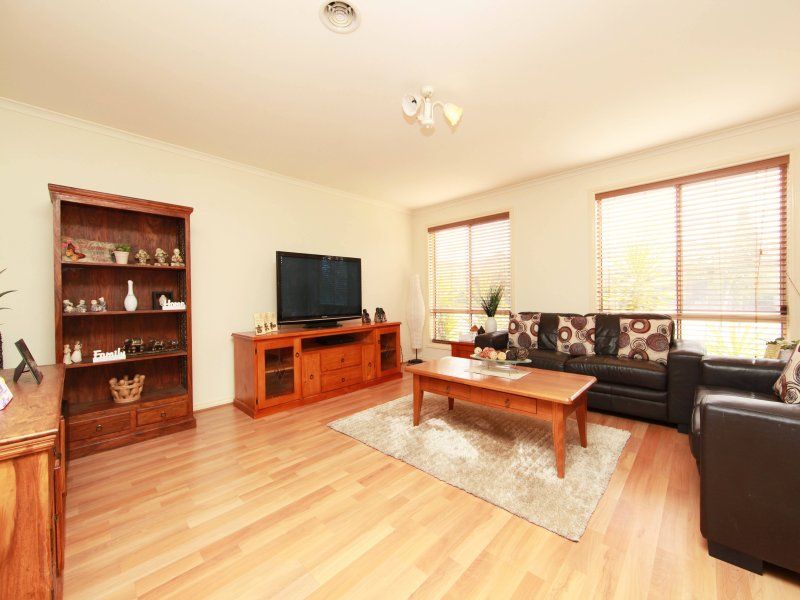 12 Astair Avenue SOUTH MORANG, South Morang - Thumbnail 4