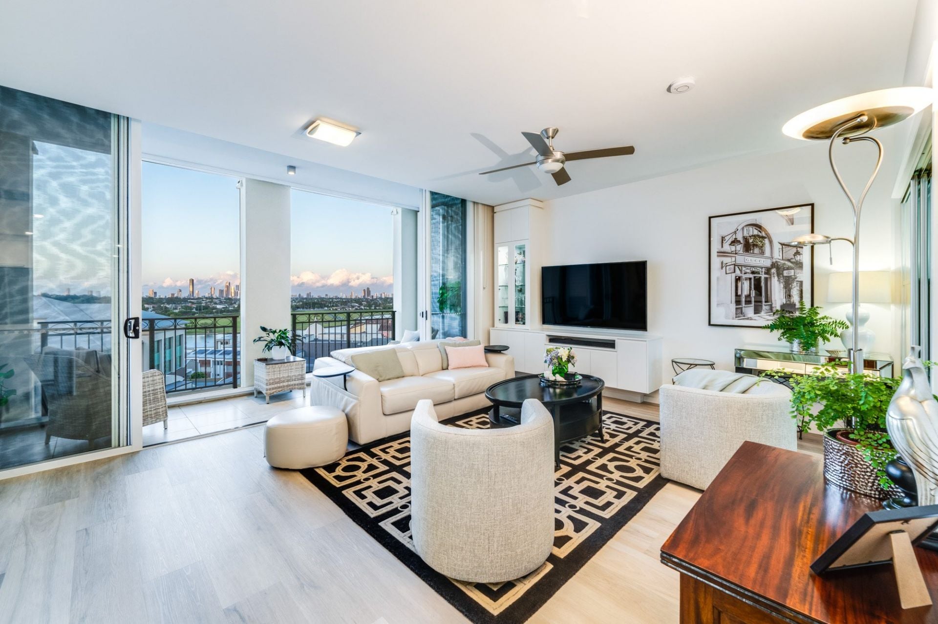 3029 The Boulevard, Carrara - Thumbnail 2