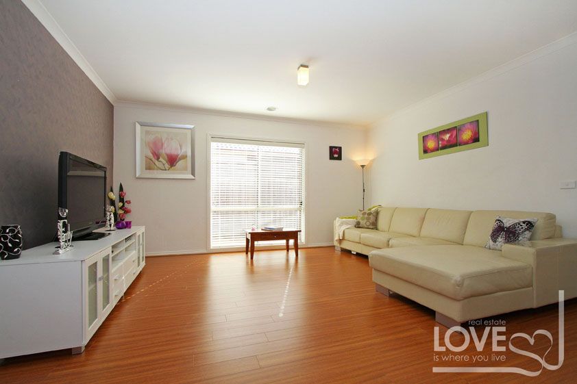Contemporary Comfort Overlooking The Park