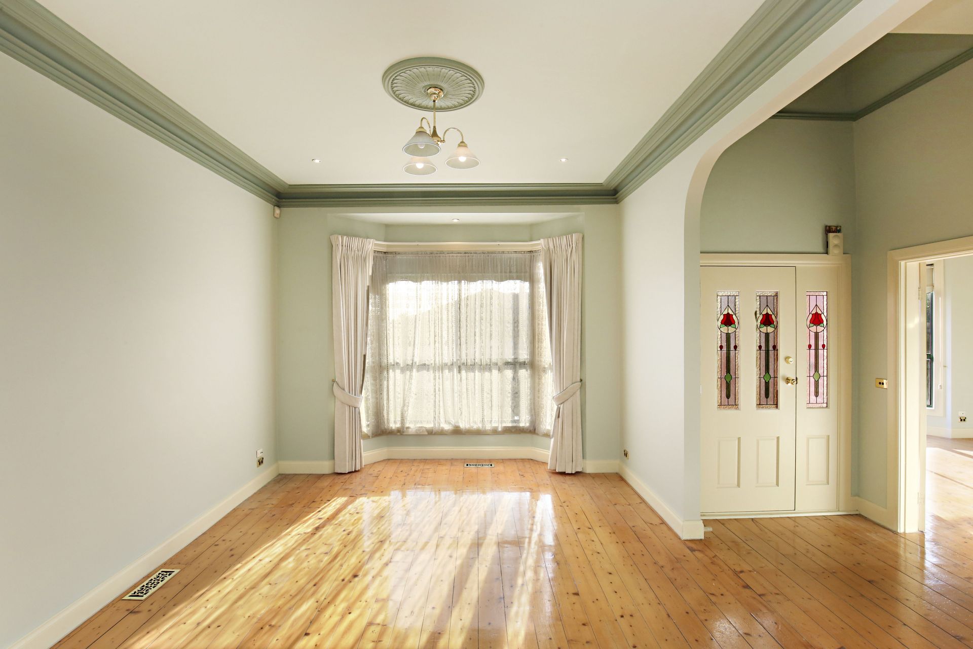 SPACIOUS FAMILY HOME!