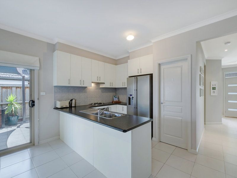 23 Songbird Crescent SOUTH MORANG, South Morang - Thumbnail 7