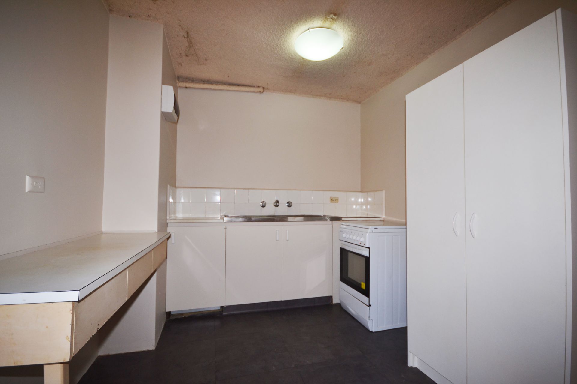 STUDIO APARTMENT READY FOR YOU TO MOVE INTO