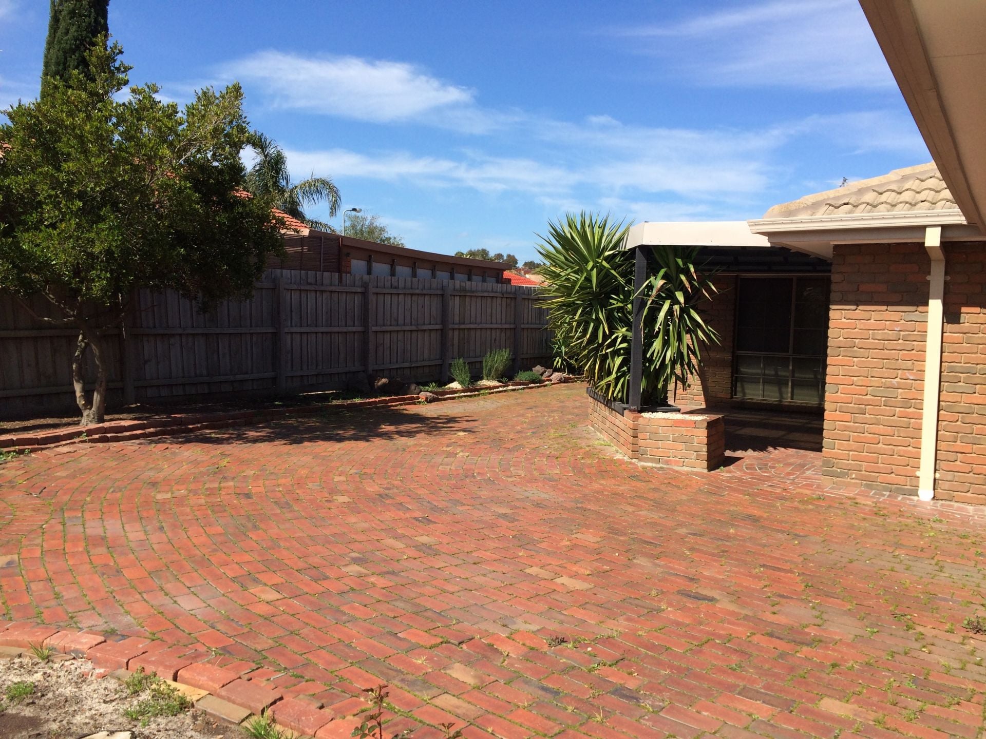 PERFECTLY LOCATED FAMILY HOME!!!
