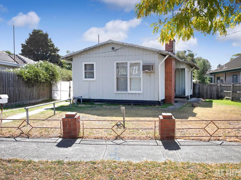 4 Alma Street Maidstone VIC, Maidstone - Thumbnail 2