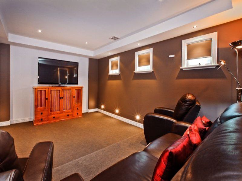 5 Holcolme Street, Caroline Springs - Thumbnail 8