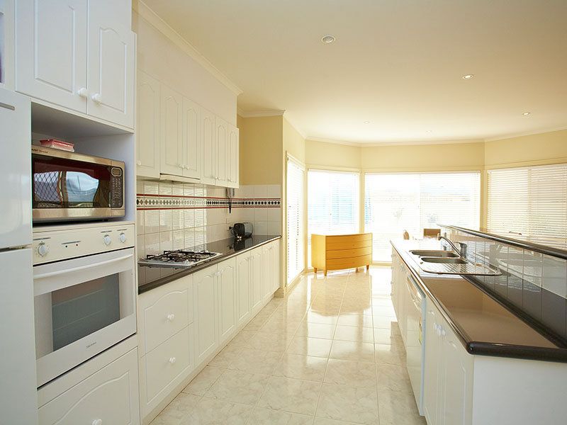 12 San Domino Avenue, Point Cook - Thumbnail 3