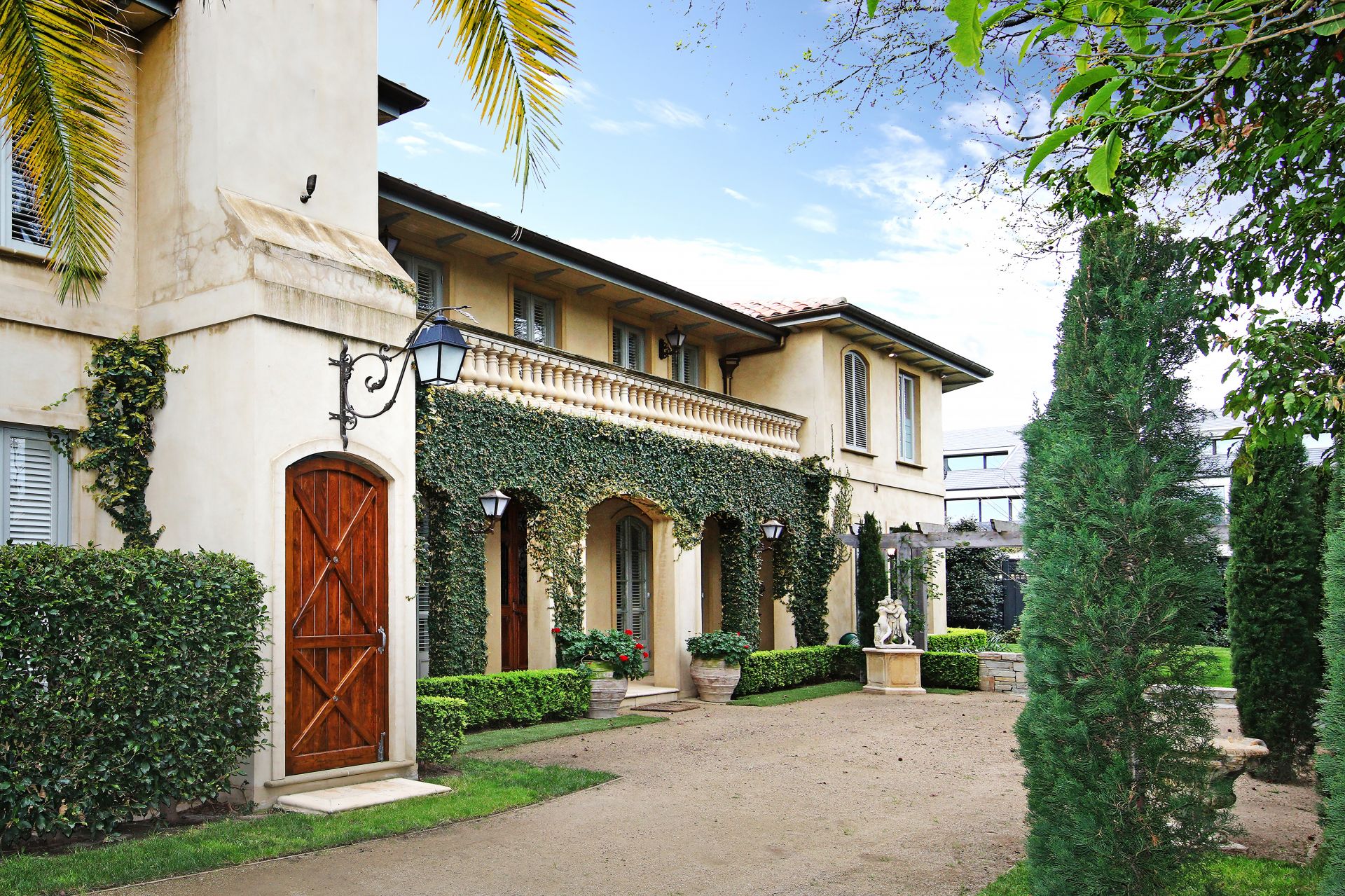 Kay & Burton Residence/5 Brandon Close, Brighton