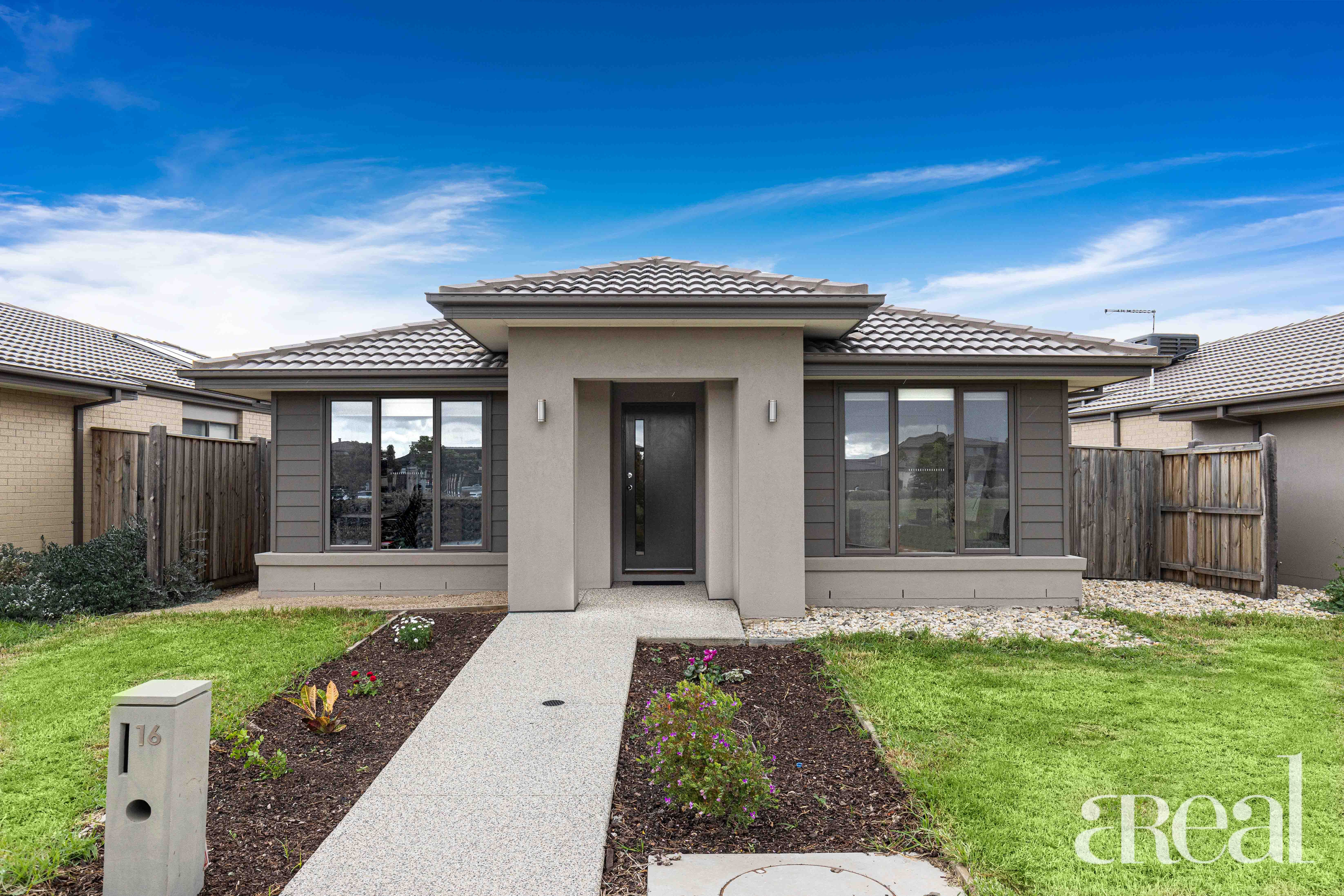 16 Maslin Walk, Point Cook VIC 3030