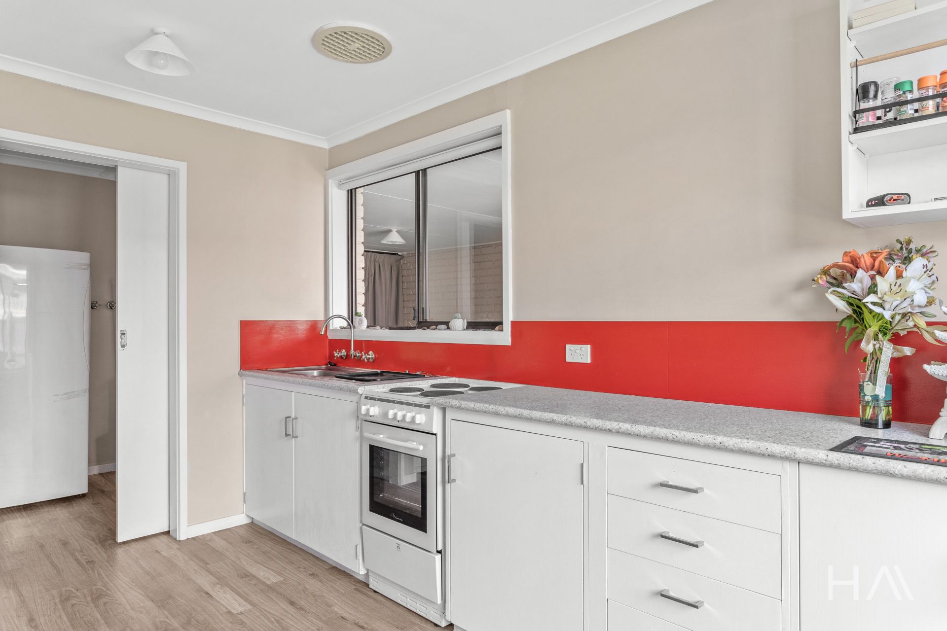 2/2 Kestrel Court Riverside, Riverside - Thumbnail 6