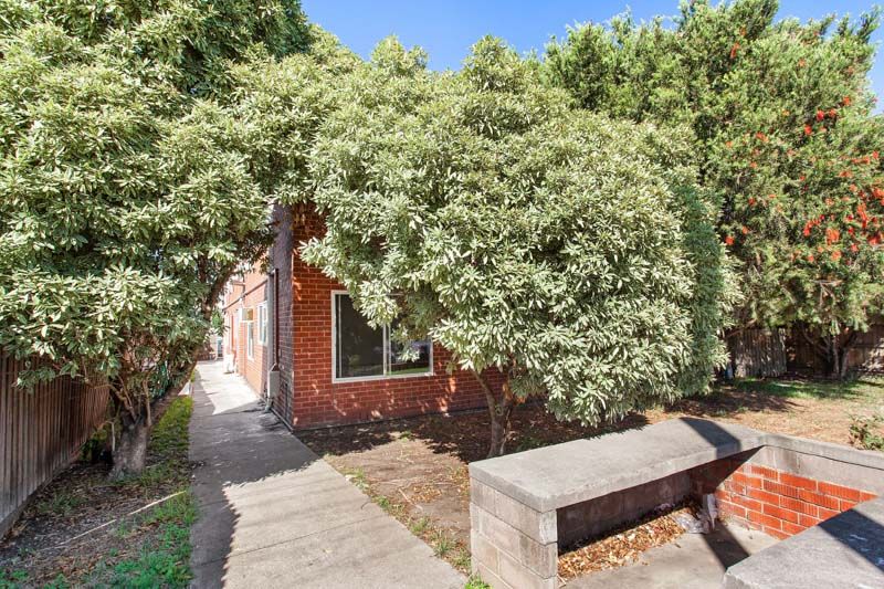 1/101 Simpson Street, Yarraville - Thumbnail 2