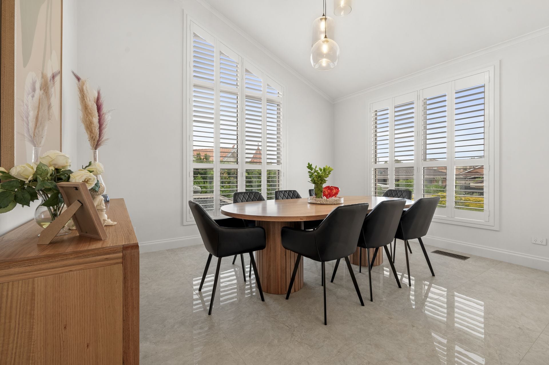 Luxury Living: Complete Salon Set-Up Included!