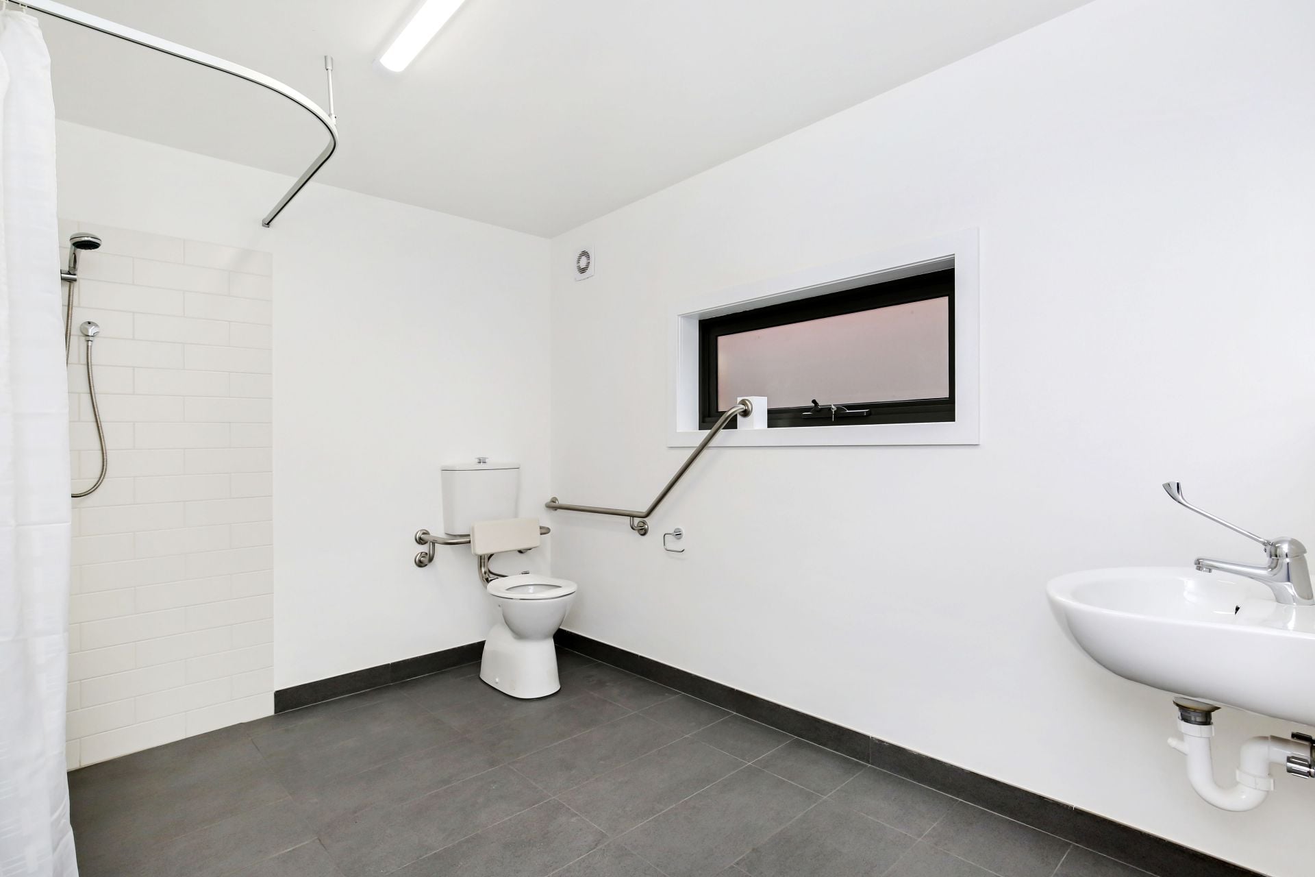UNIQUE OFFICE SPACE!