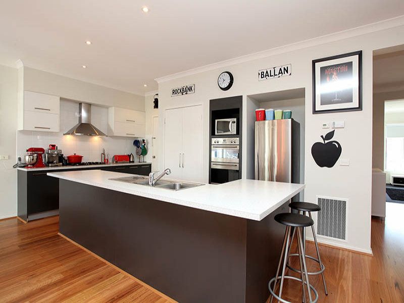 19 Clementson Drive, Caroline Springs - Thumbnail 4