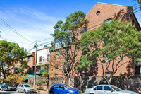 Walking distance to Broadway & Newtown! 